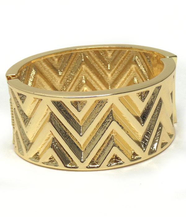 Gold Chevron Textured Hinge Bangle Bracelet - The House of Awareness